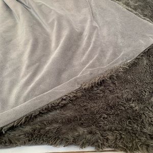 Faux fur throw blanket